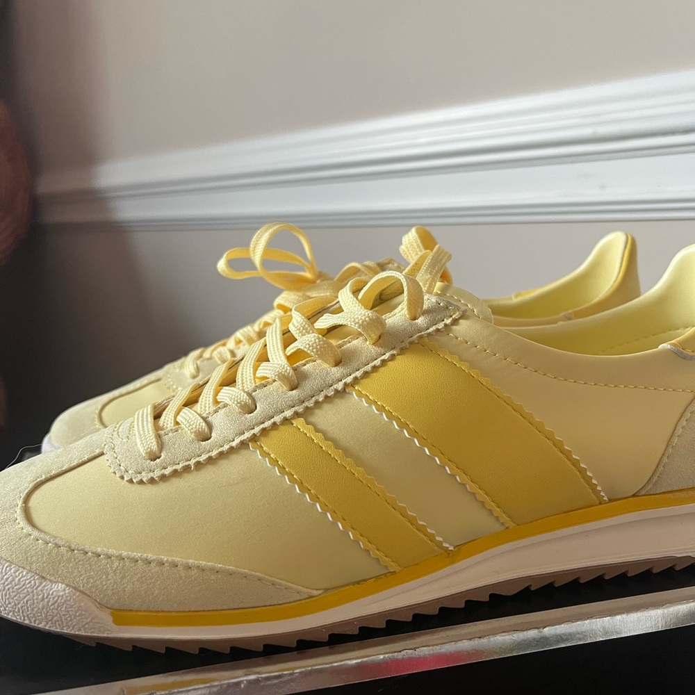 Madden Lemon Butter Yellow Jumper Sneakers Tennis Shoes 6 NIB - Picture 3 of 4